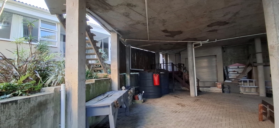 7 Bedroom Property for Sale in Bonza Bay Eastern Cape